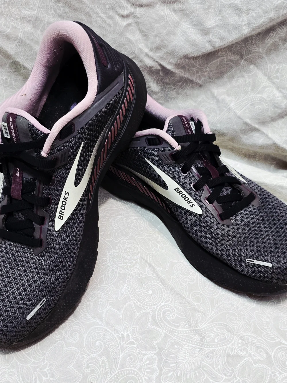 Brooks Adrenaline GTS 22 Women's Running Shoes Black Pink Size 10 B Medium